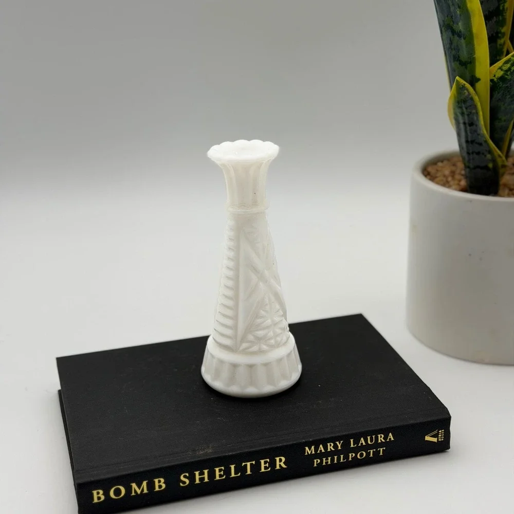 Vintage Milk Glass Star and Bar Bud Vase Scalloped Rim 6